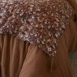 Altobuy ADONIS - Chemin de Lit 90x200cm Gaze de Coton Brun Imprimé Fleur Détail 4 Pompons