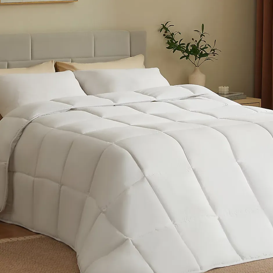 Casabel Couette 220x240 cm Hiver Légère, 450 GSM Microfibre Douce et Respirante, Thermorégulatrice, Lavable, Pour Lit 2 Personnes Hot