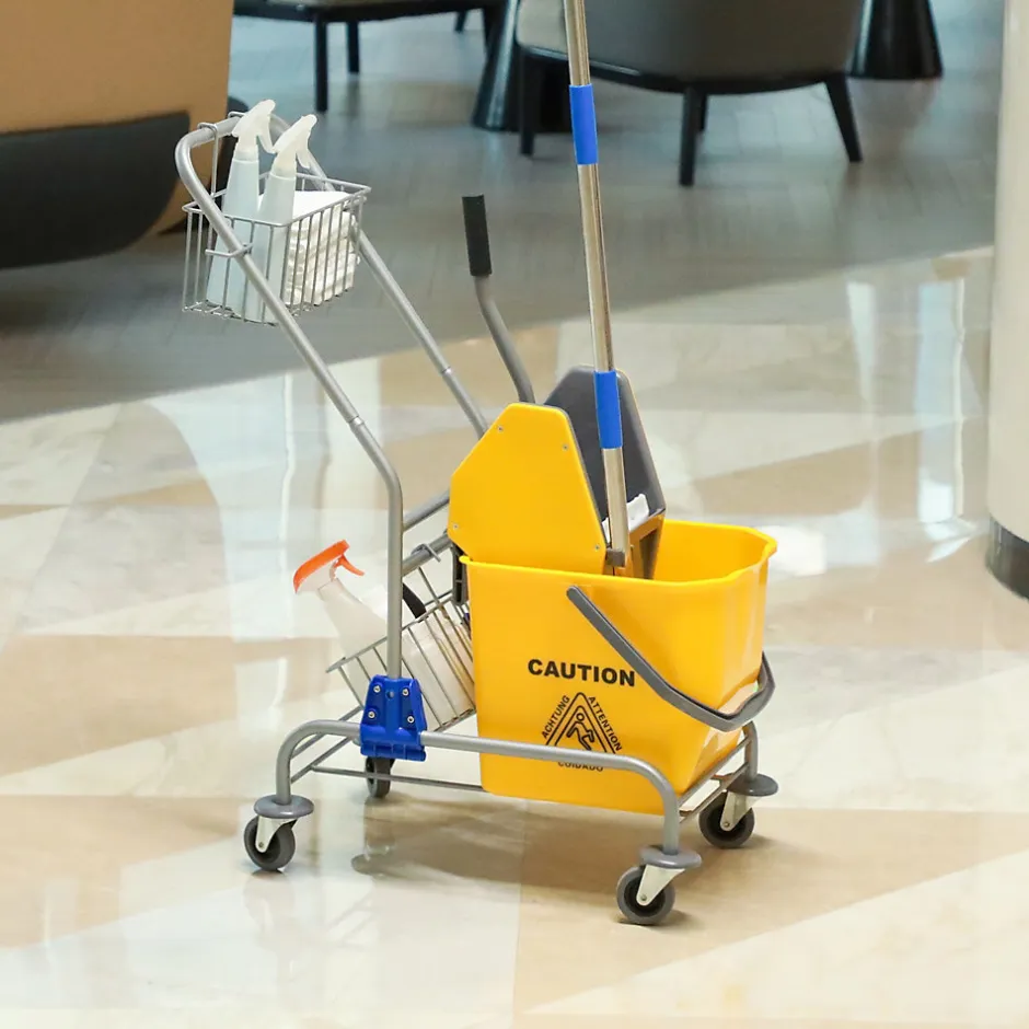 Homcom Chariot de lavage chariot de nettoyage professionnel en acier presse à mâchoire seau + rangements jaune