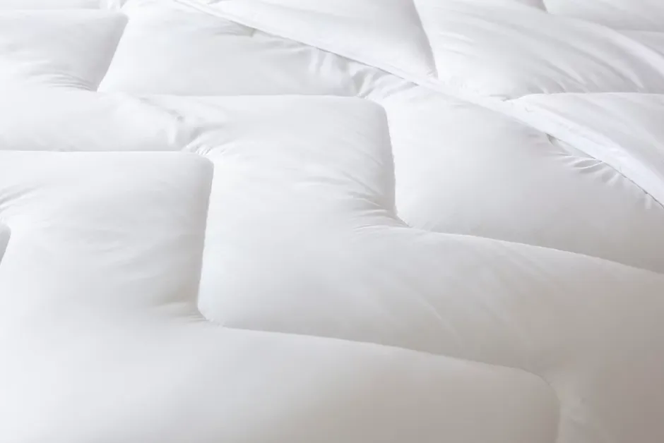 Abeil Couette anti-acariens chaude 220 x 240 cm polyester blanc Discount