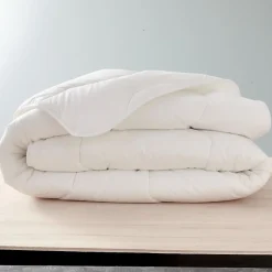 Blanreve Couette Blanrêve très chaude 240 x 220 cm Gamme "Confort" traité Anti Acarien Soft & care