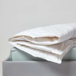 Homescapes Couette de Luxe chaude spéciale hiver en duvet de canard 13.5 Tog - 260 x 220 cm -