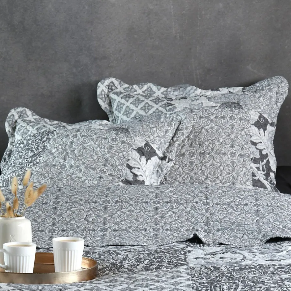 Lovely Casa Couvre lit boutis réversible 260x240 avec 2 taies OCTAVIA Discount