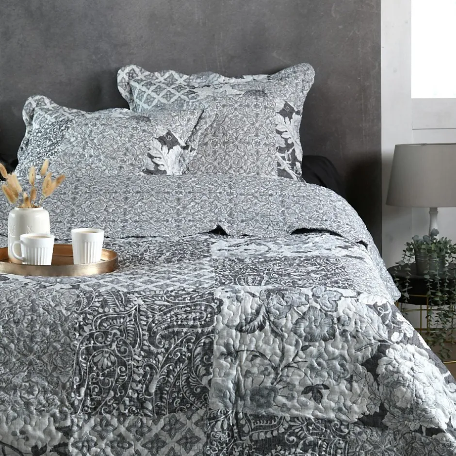 Lovely Casa Couvre lit boutis réversible 260x240 avec 2 taies OCTAVIA Discount