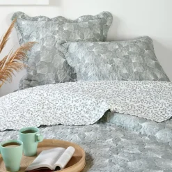 Lovely Casa Couvre lit boutis réversible 260x240 avec 2 taies d'oreiller Clearance