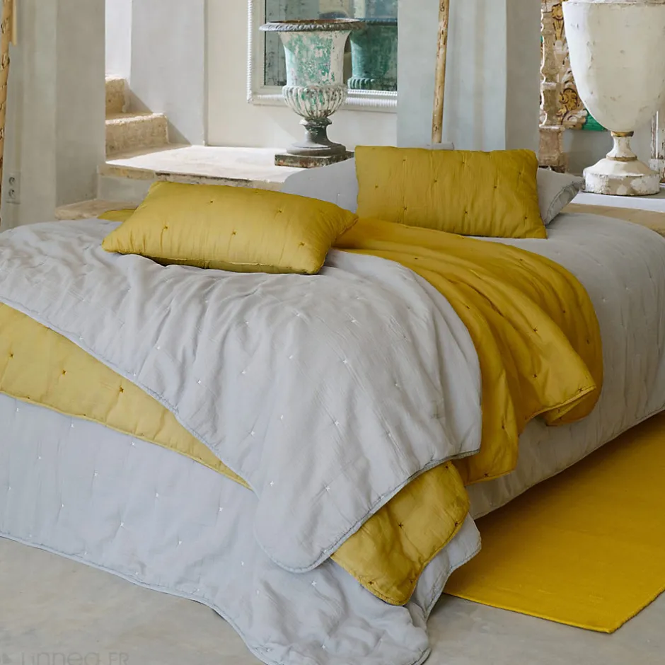 Linnea Couvre lit capitonné en mousseline de coton 180x240 cm ANDROS jaune jasmin