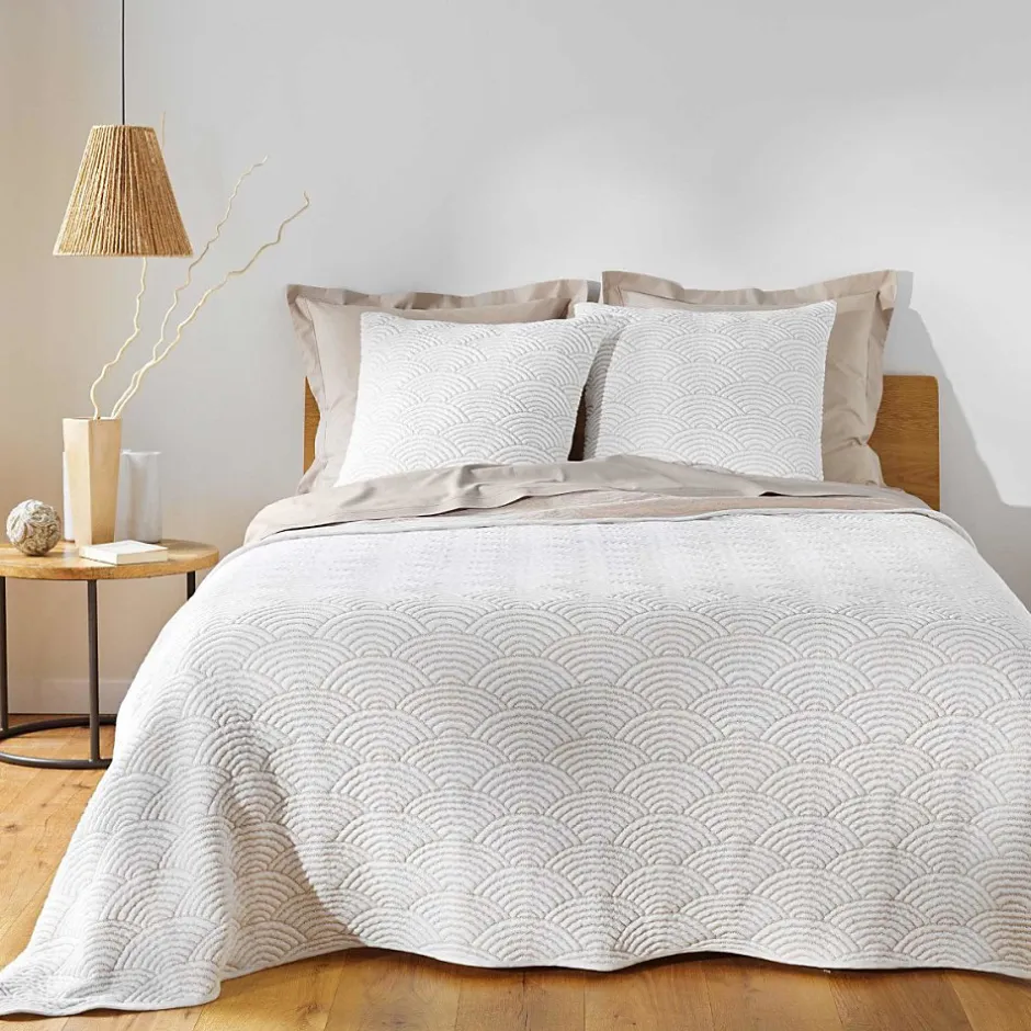 Douceur D'Intérieur Couvre-lit 2 personnes matelassé 220x240 + 2 housses de coussins Discount