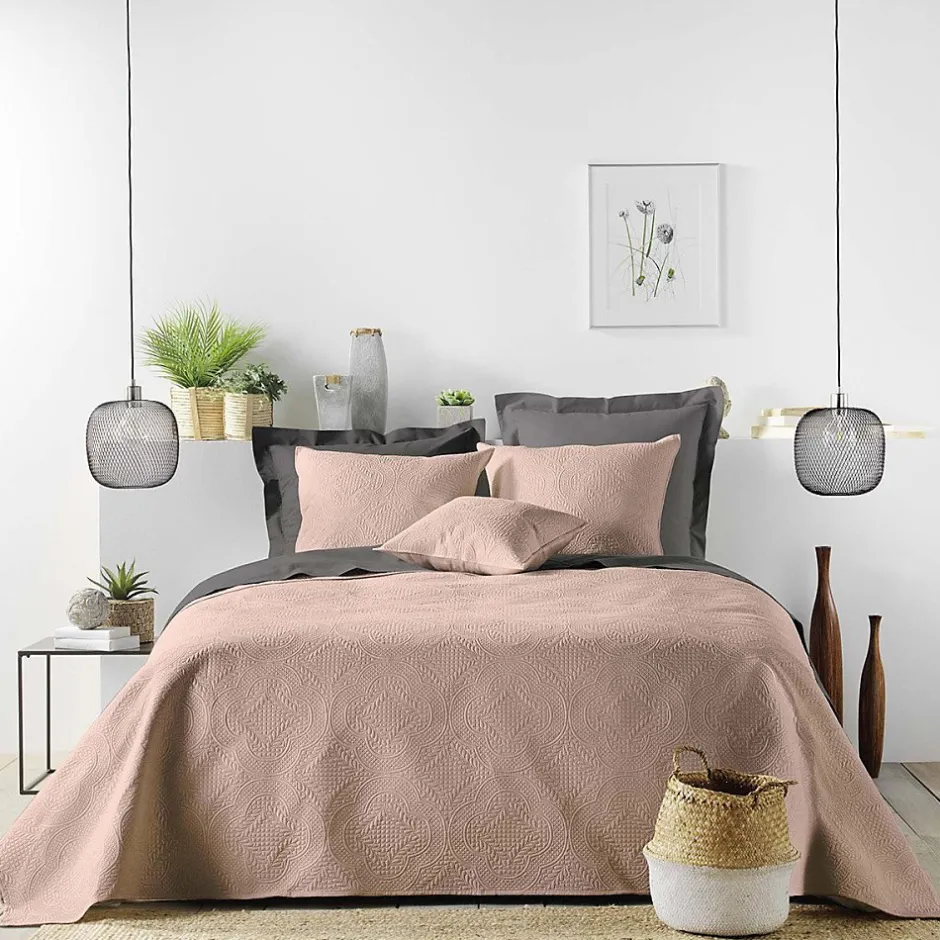 Douceur D'Intérieur Couvre-lit 2 personnes matelassé 220x240 microfibre unie Romane rose