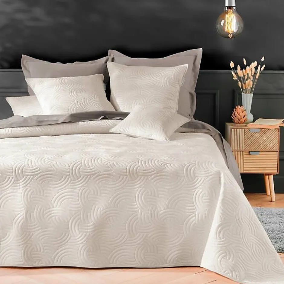 Douceur D'Intérieur Couvre-lit Velours Uni Solange 220 x 240 cm Naturel + 2 housses de coussins 60x60 cm Clearance
