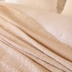 Linnea Dessus de lit 230x250 cm en coton lavé SEVILLE blanc latte Hot