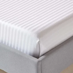 Homescapes Drap plat satin rayé en coton égyptien 330 fils blanc, 270x300 cm -