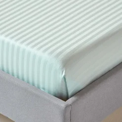 Homescapes Drap plat satin rayé en coton égyptien 330 fils bleu, 270x300 cm -