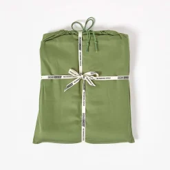 Homescapes Drap plat uni en coton égyptien bio 400 fils vert mousse, 240x300 cm - Clearance