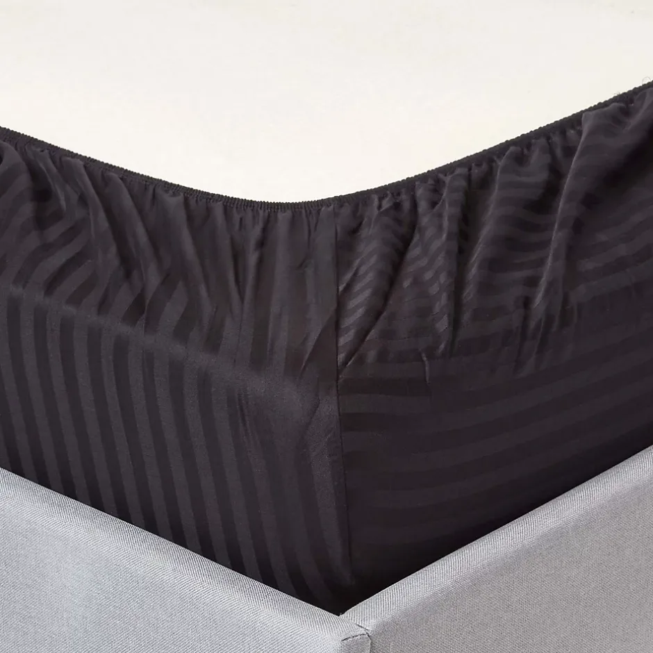 Homescapes Drap-housse rayé 180 x 200 cm 100% coton égyptien 330 fils coloris noir - Outlet