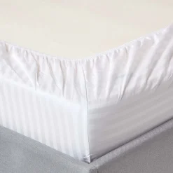 Homescapes Drap-housse rayé 160 x 200 cm 100% coton égyptien 330 fils coloris blanc -
