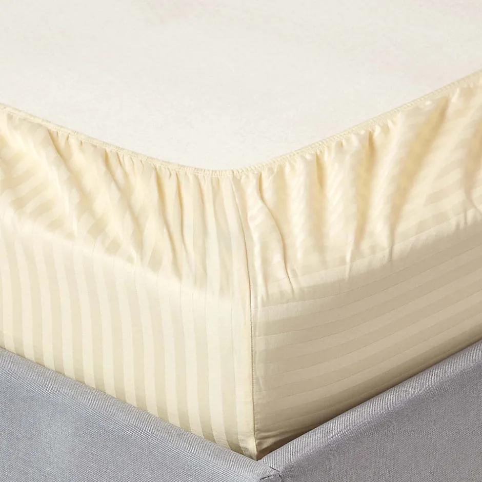 Homescapes Drap-housse rayé 140 x 200 cm 100% coton égyptien 330 fils coloris jaune pastel -