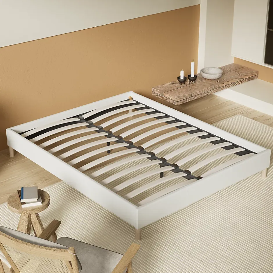 November Lit avec sommier lattes en bois - 140x200 cm - Tissu Blanc - Pieds en bois Best