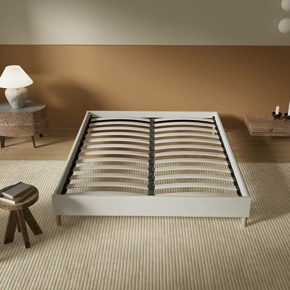 November Lit avec sommier lattes en bois - 160x200 cm - Tissu Blanc - Pieds en bois Discount