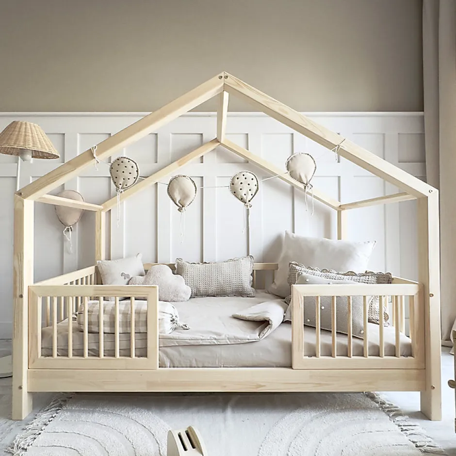 Enfant Petits-Meubles Lit cabane 90x200 barrières et sommier inclus pieds 10 cm Rosalie Bois