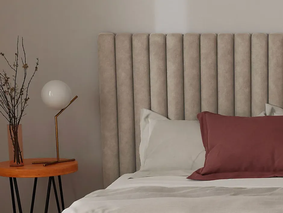 Vente-unique Lit coffre 160 x 200 cm avec tête de lit coutures verticales - Tissu - Taupe - SARAH II Outlet