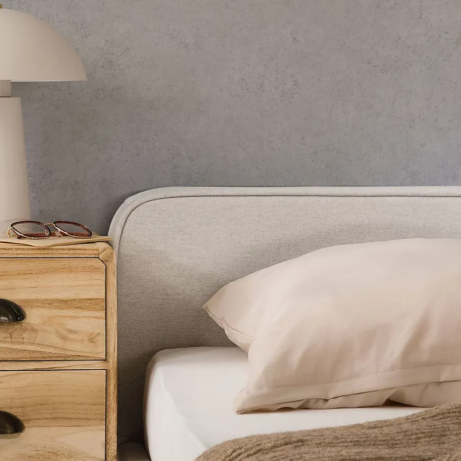 Idimex Lit double BELARTI 140 x 190 cm rembourré, revêtement en tissu - Beige Outlet