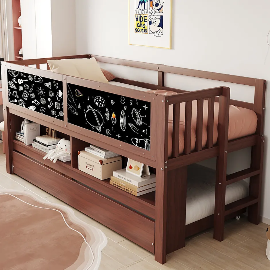 Enfant Redom Lit superposé 90x200 cm avec lit gigogne, panneaux tableau à craie et rangement ouvert en bois massif brun