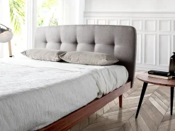 Angel Cerda Lit tufté en tissu gris moderne pour chambre à coucher élégante