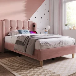 Redom Lit 90x200 cm avec tête de lit à panneaux, tapissé velours rose et station de charge USB-C intégrée