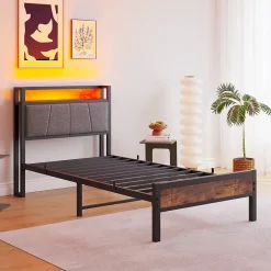 Redom Lit 90x200 cm avec tête de lit haute et LED multicolore, station de charge USB intégrée et cadre métal Outlet
