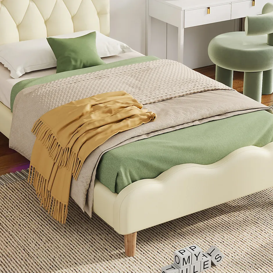 Redom Lit 90x200 cm avec tête de lit ondulée et bande LED multicolore intégrée, tapissé PU beige, lattes en bois