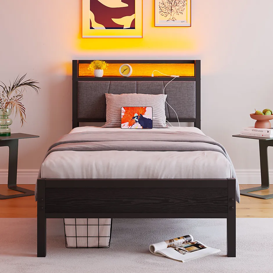 Redom Lit 90x200 cm avec tête haute rembourrée, LED intégrées et station de charge USB, cadre métal noir