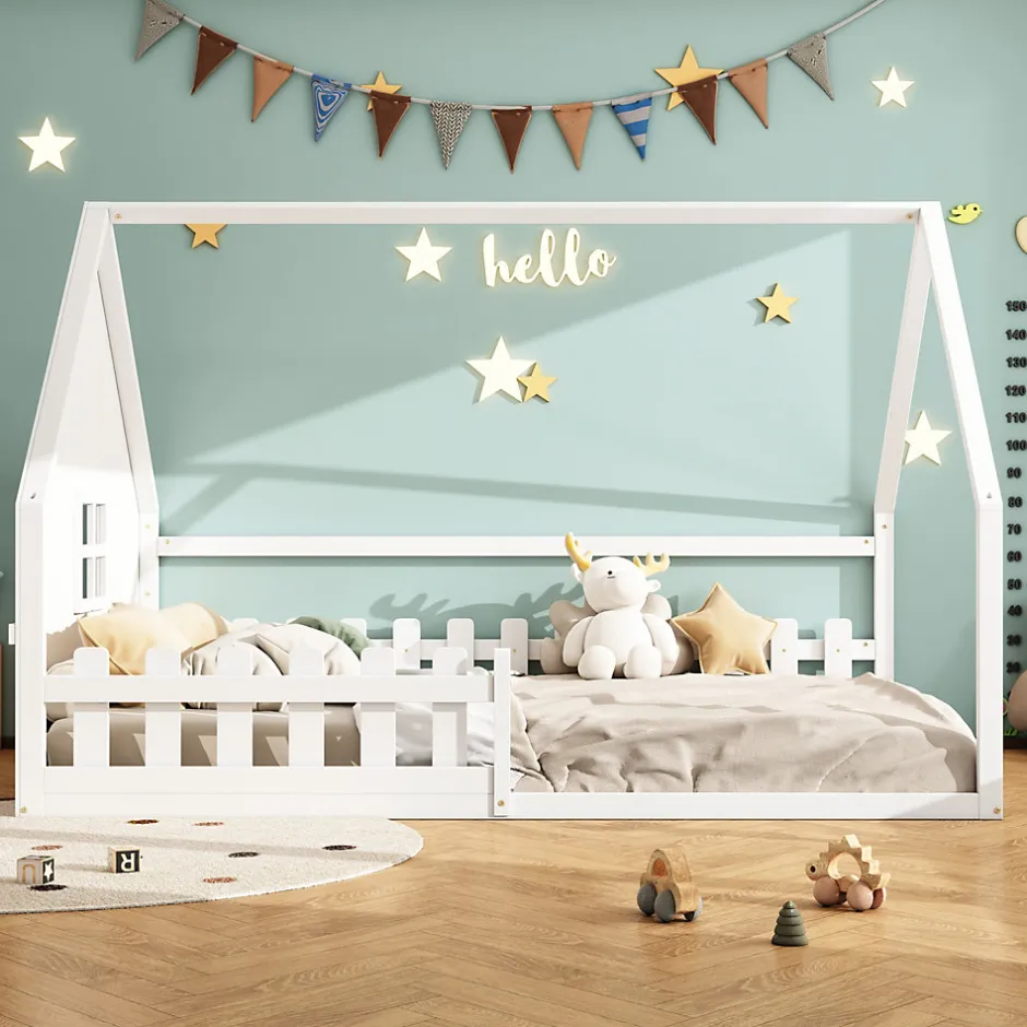 Enfant Redom Lit 140x200 cm en pin et MDF en forme de maison avec barrières, finition blanche, design enfantin moderne