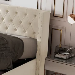 Redom Lit 160x200 cm style Chesterfield avec tête haute 94,5 cm, revêtement velours beige et rangement hydraulique Discount