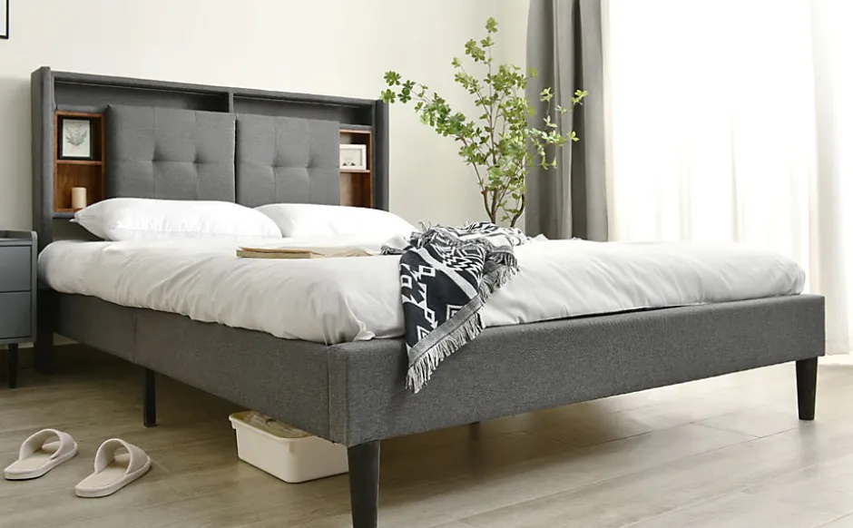 Redom Lit 140x200 cm tête de lit avec rangement, ports USB et éclairage LED, cadre bois massif et tissu lin gris Hot