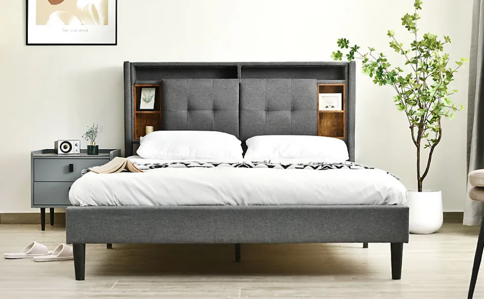 Redom Lit 140x200 cm tête de lit avec rangement, ports USB et éclairage LED, cadre bois massif et tissu lin gris Hot