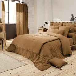 Altobuy OUREA - Couvre-pied 150x150cm Capitonné Gaze de Coton Camel