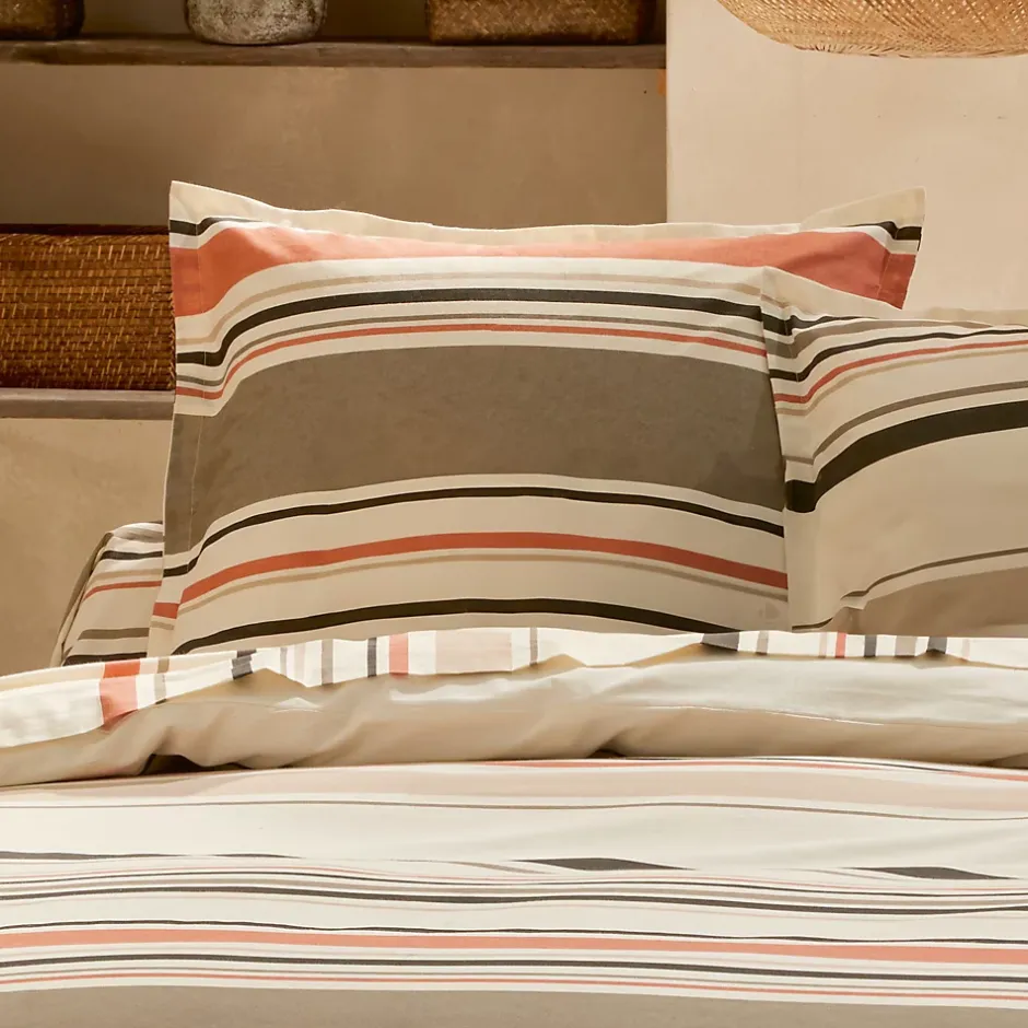 Linnea Parure de lit 3 pièces : housse 240x220 cm et taies 65x65 cm coton HUGO beige/corail