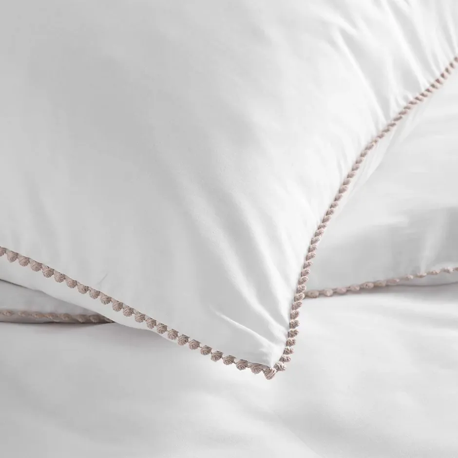 Douceur D'Intérieur Parure de lit blanche galon pompons beiges (240x220 cm - Blanc) Discount