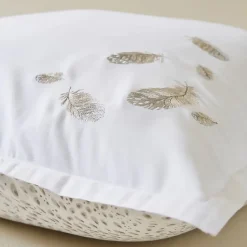 Linnea Parure de lit brodée 3 pièces : housse 260x240 cm et taies 50x70 cm en satin de coton NINA blanc Sale