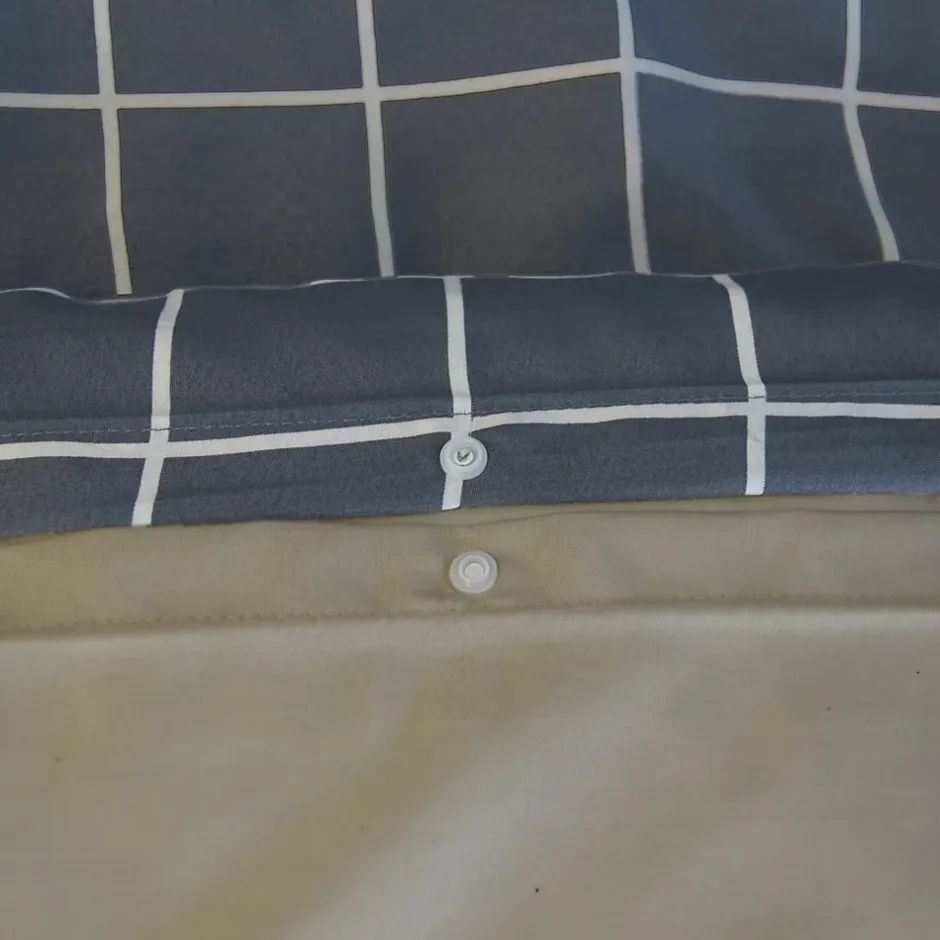 Sweeek Parure de lit réversible PINPON 1 place imprimé thème pompier en microfibre. 140 x 200cm. 1 housse de couette. 1 taie d'oreiller Discount