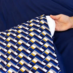Linnea Parure de lit 260x240 cm en microfibre LOSS bleu foncé motif géométrique 3 pièces