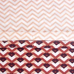 Linnea Parure de lit 260x240 cm en microfibre TIAGOH rouge motif géométrique 3 pièces