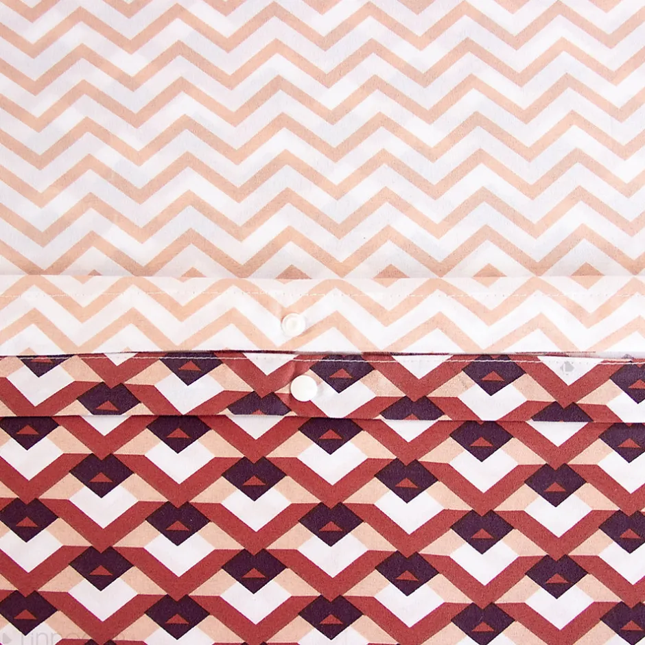 Linnea Parure de lit 260x240 cm en microfibre TIAGOH rouge motif géométrique 3 pièces
