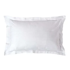 Homescapes Taie d'oreiller à  volants blanc satin rayé en coton égyptien 330 fils, 50x75 cm -