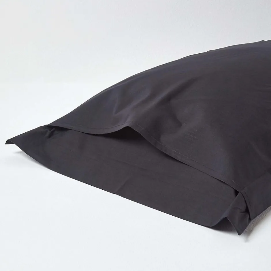 Homescapes Taie d'oreiller à volants noir 100% coton égyptien 200 fils, 50x75 cm -