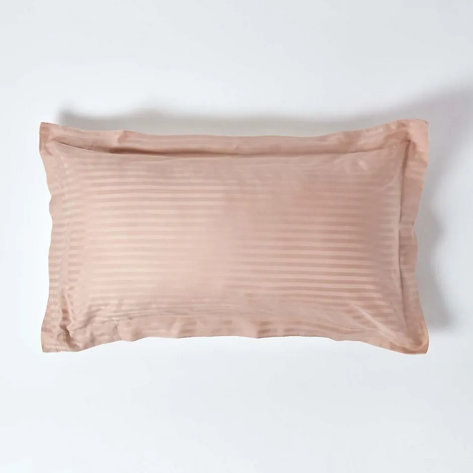 Homescapes Taie d'oreiller à volants taupe satin rayé en coton égyptien 330 fils, 50x90 cm -