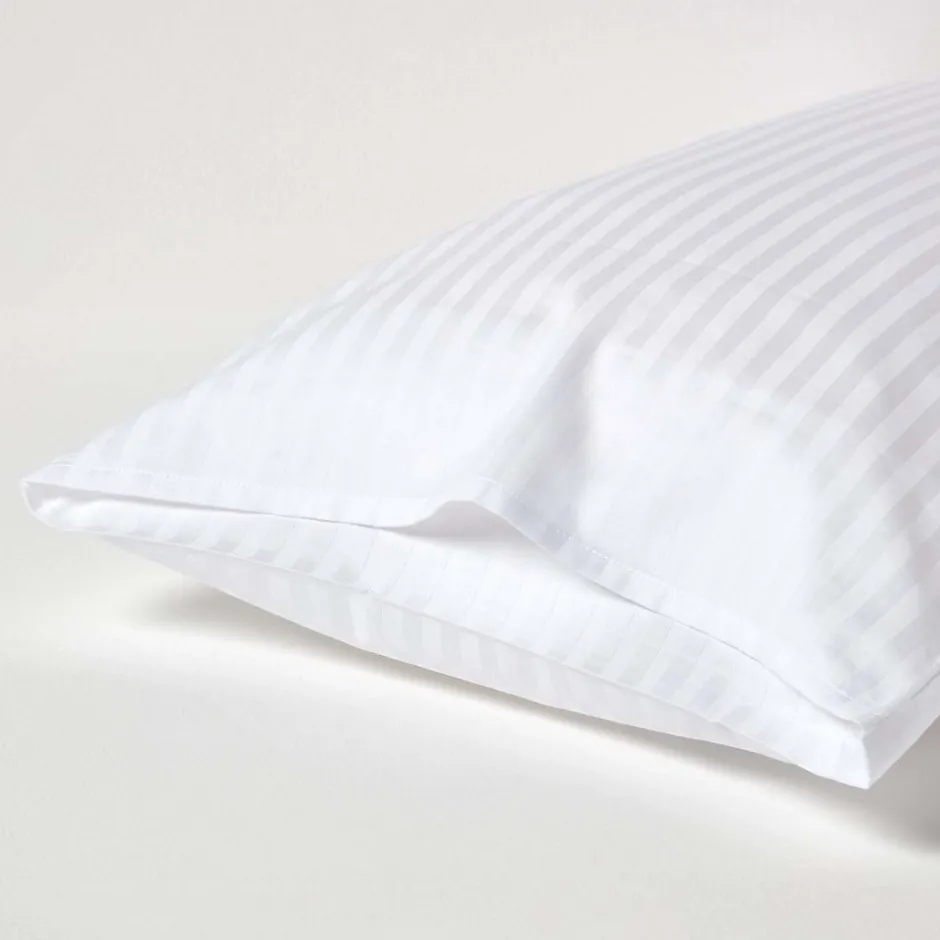 Homescapes Taie d'oreiller blanc satin rayé en coton égyptien 330 fils, 50x75 cm -