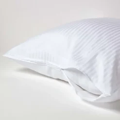 Homescapes Taie d'oreiller blanc satin rayé en coton égyptien 330 fils, 80x80 cm - Best