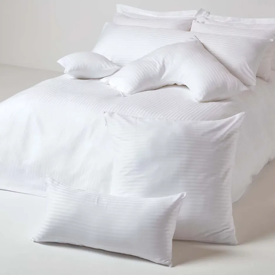 Homescapes Taie d'oreiller blanc satin rayé en coton égyptien 330 fils, 60x60 cm - Hot
