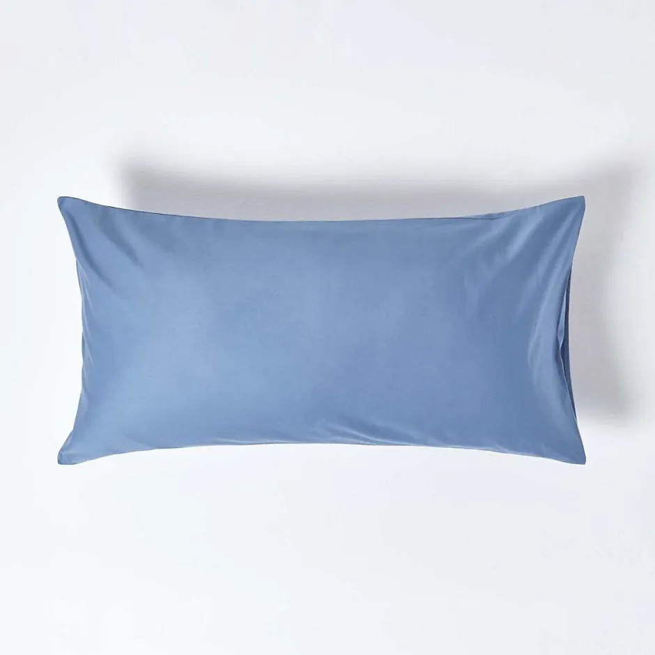 Homescapes Taie d'oreiller bleu en satin de coton égyptien 1000 fils, 50x90 cm -
